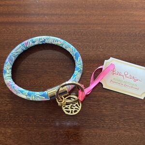 Lilly Pulitzer Round Key Chain; Aqua la Vista?